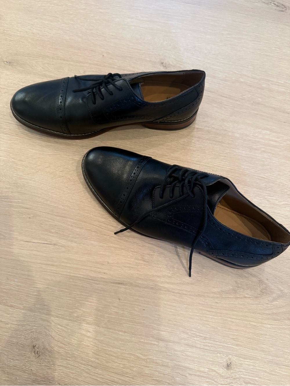 Johnston & Murphy black leather cap toe oxfords